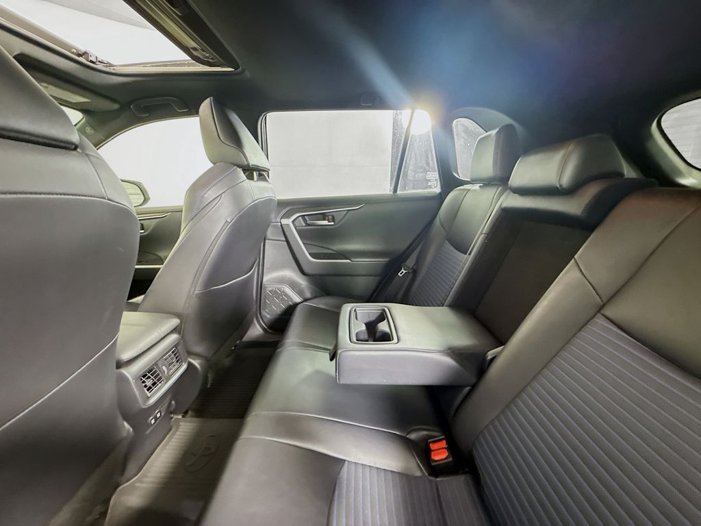2020 Toyota RAV4 Hybrid XSE photo 23