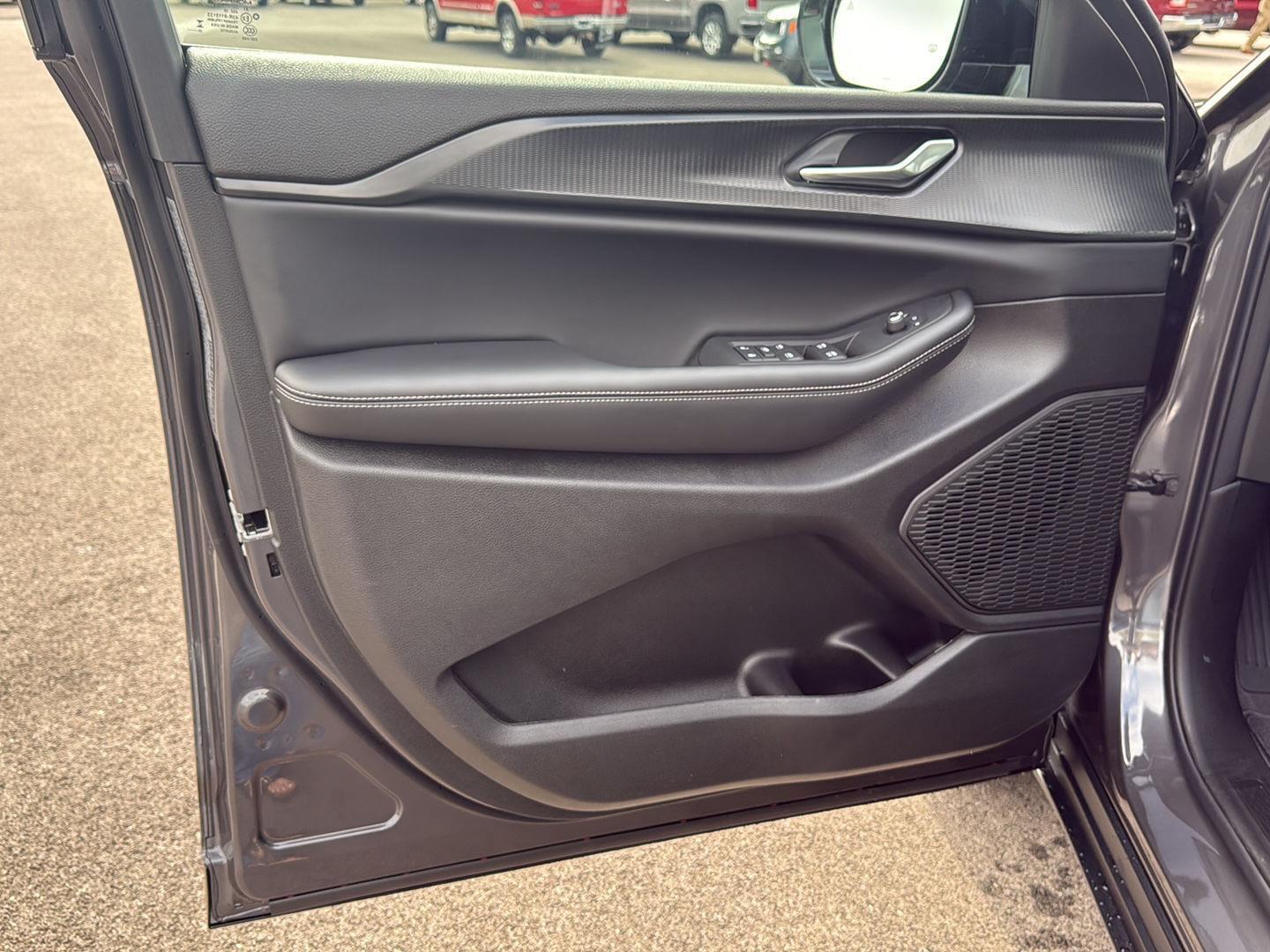 2025 Jeep Grand Cherokee Altitude photo 19