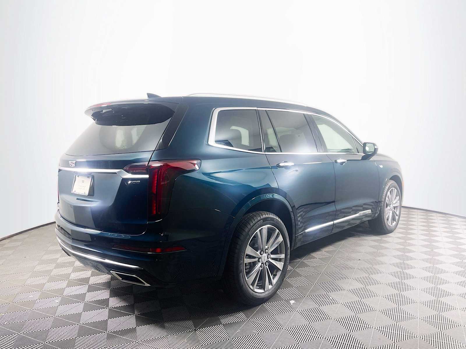 2025 Cadillac XT6 Premium Luxury photo 2