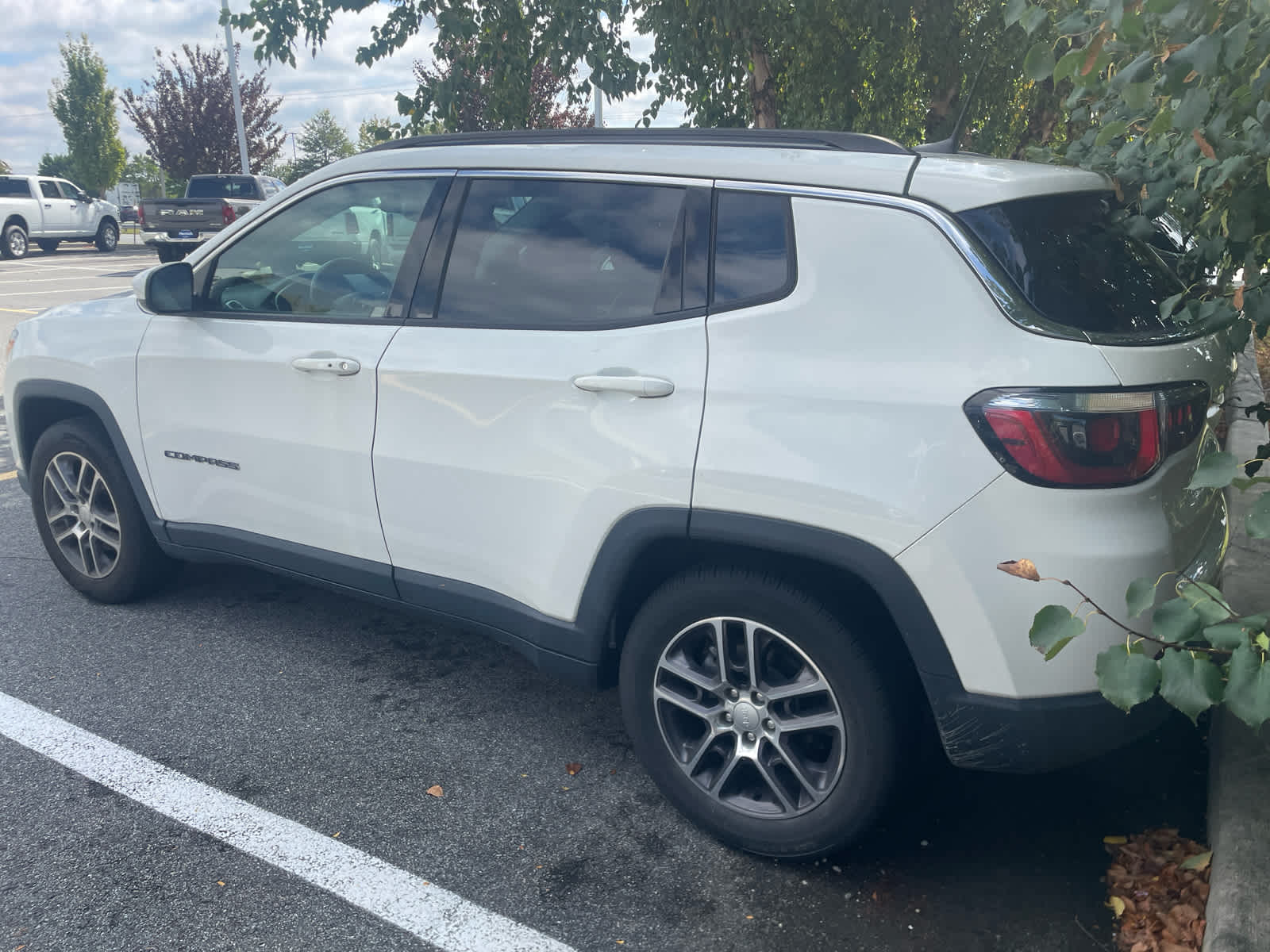 2018 Jeep Compass Latitude photo 2