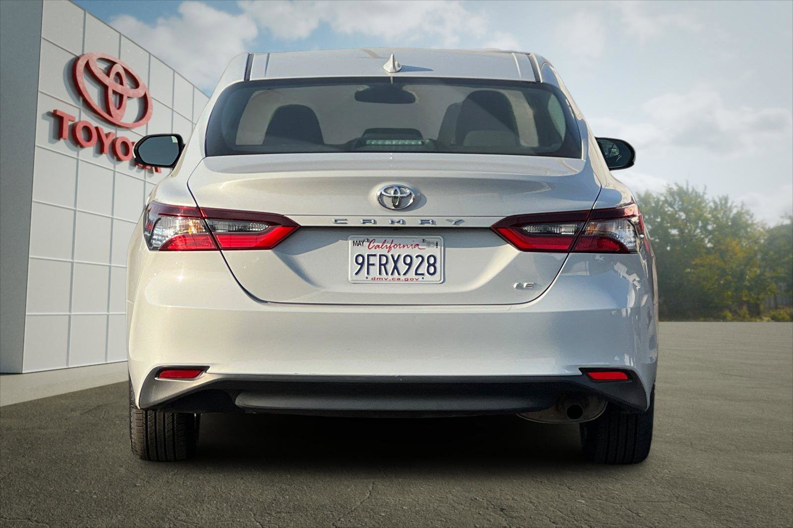 2023 Toyota Camry LE photo 3