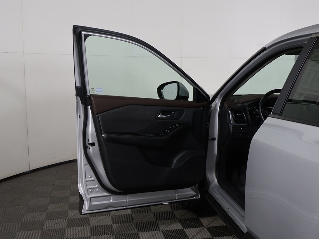 2023 Nissan Rogue SV photo 13