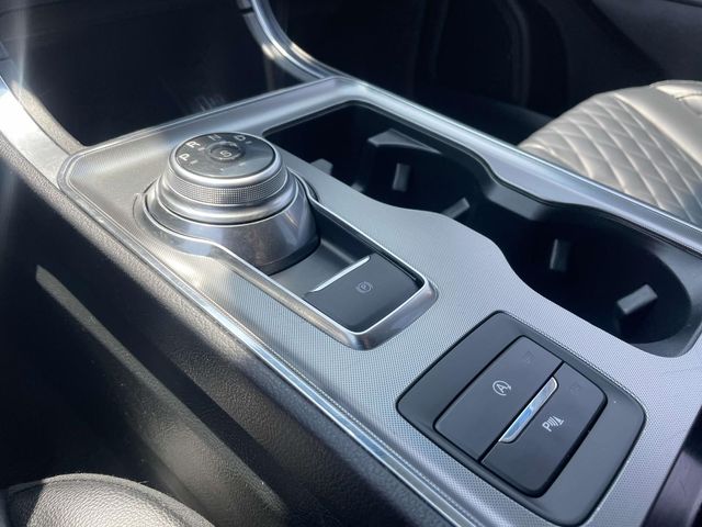 2024 Ford Edge Titanium photo 25