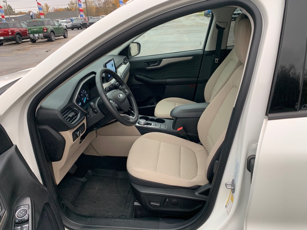 2022 Ford Escape SE photo 3