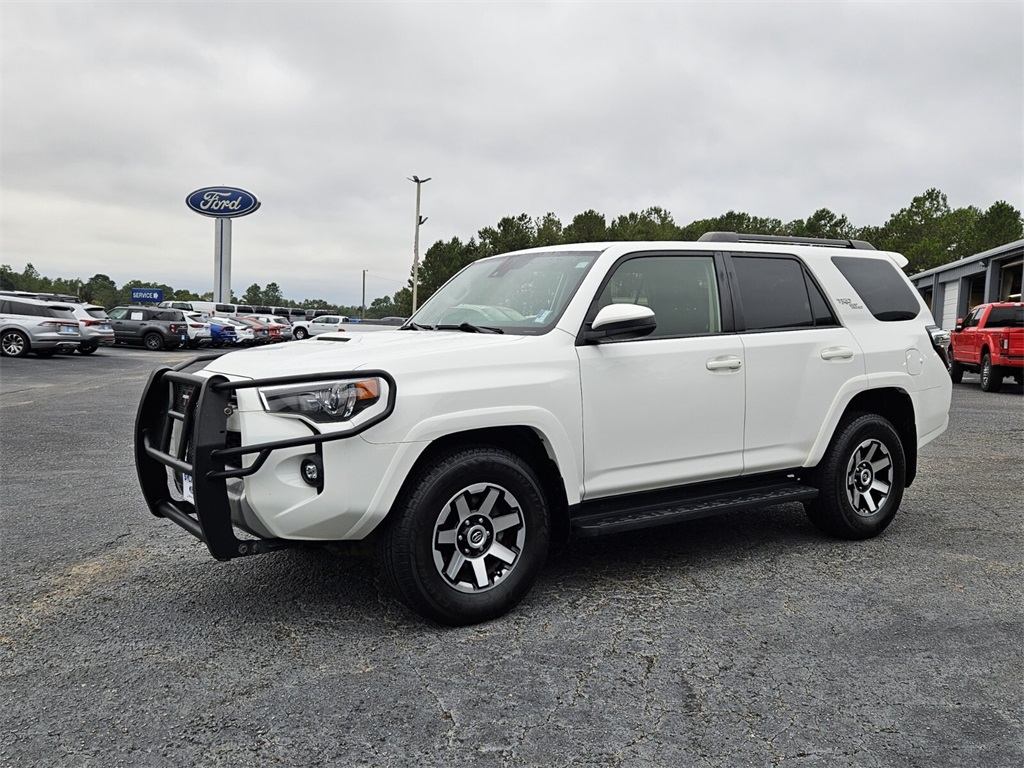 2022 Toyota 4Runner TRD Off-Road photo 3