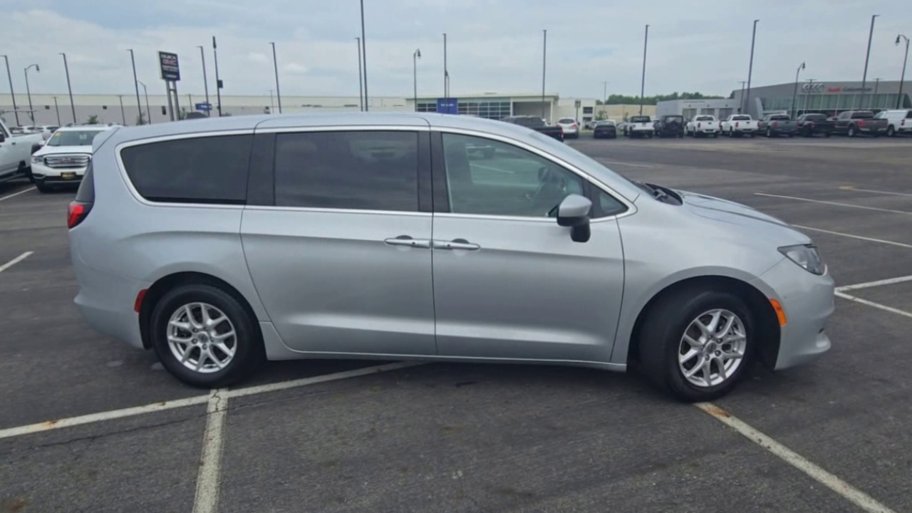 2023 Chrysler Voyager LX photo 34