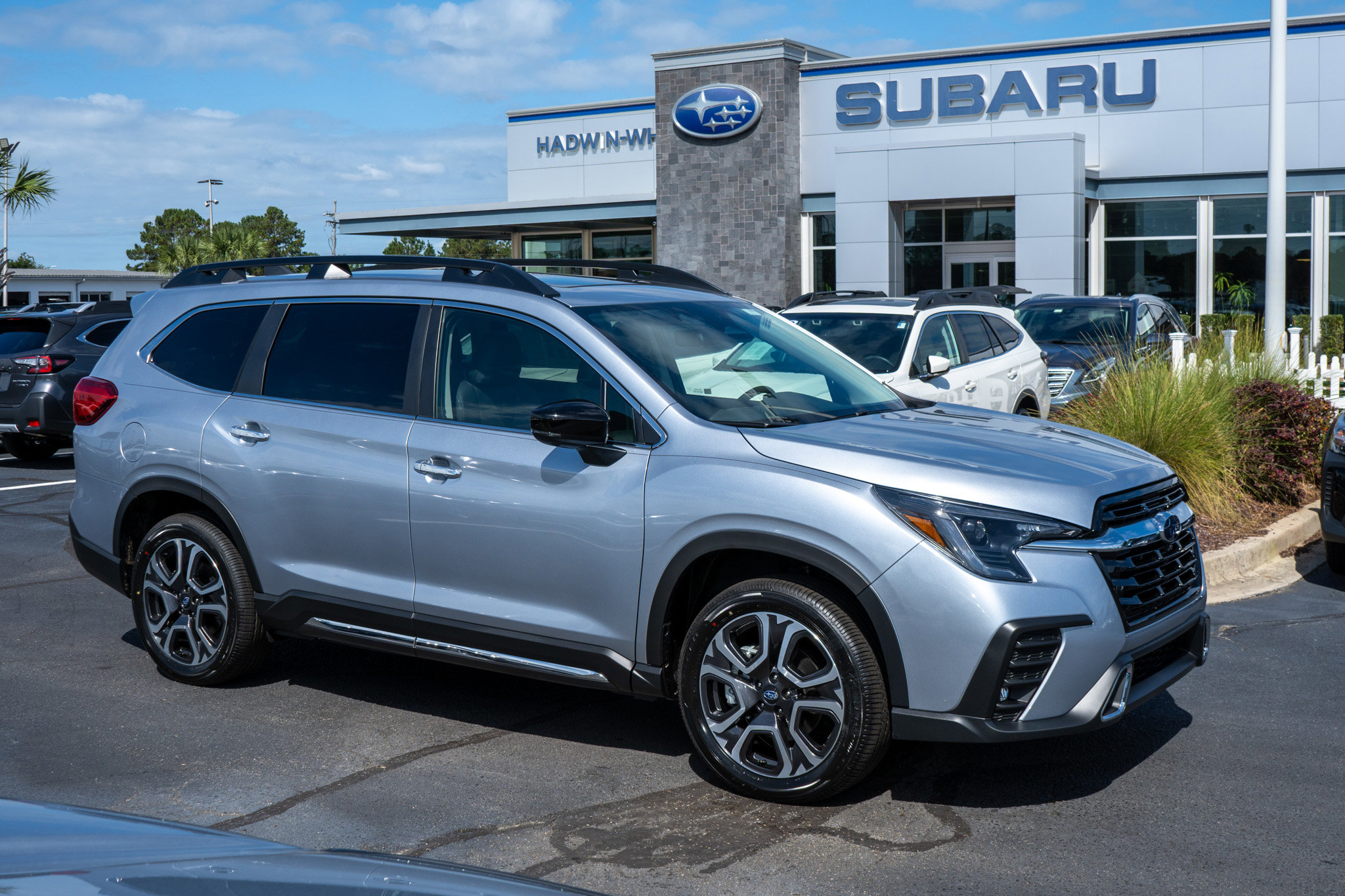 2025 Subaru Ascent Touring's photo