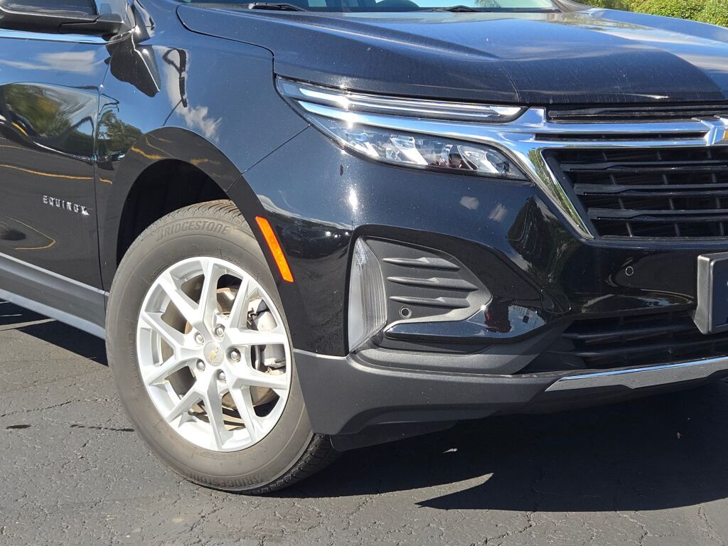 2024 Chevrolet Equinox LT photo 2