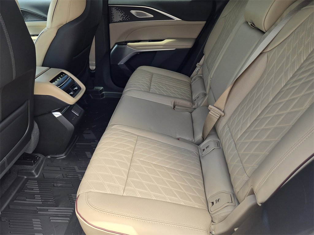 2025 Cadillac Lyriq Luxury photo 24