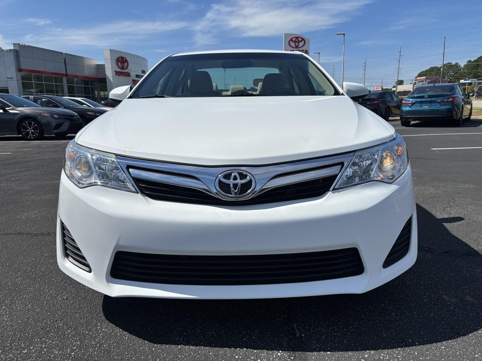 2012 Toyota Camry SE photo 2