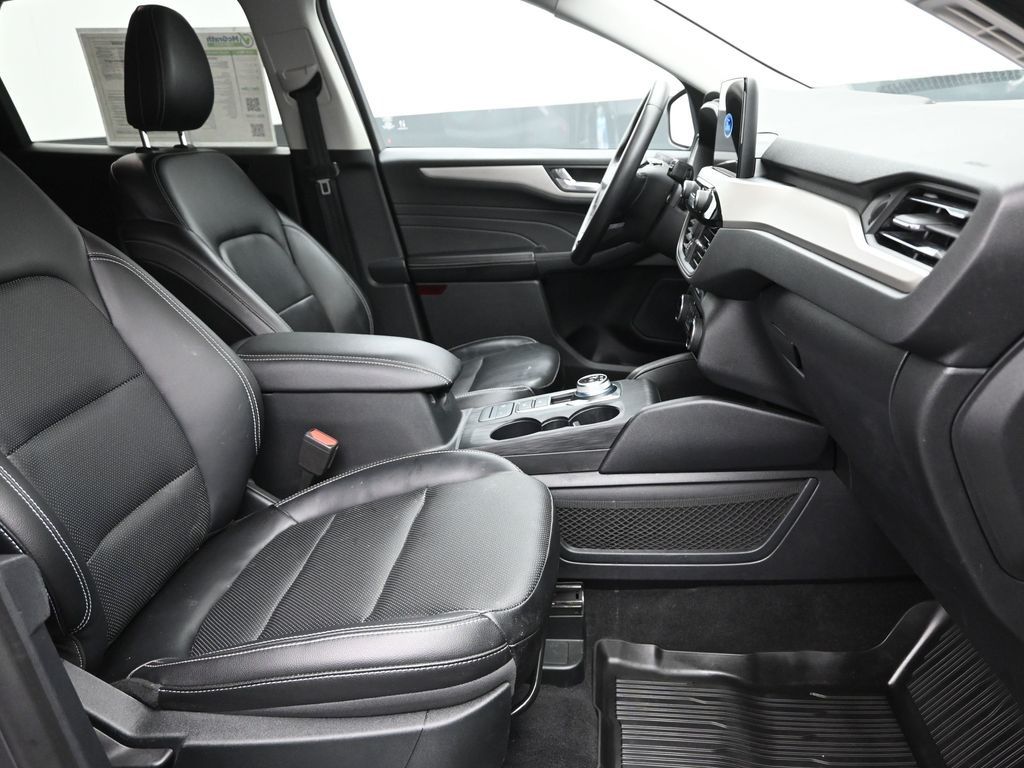 2022 Ford Escape SEL photo 4