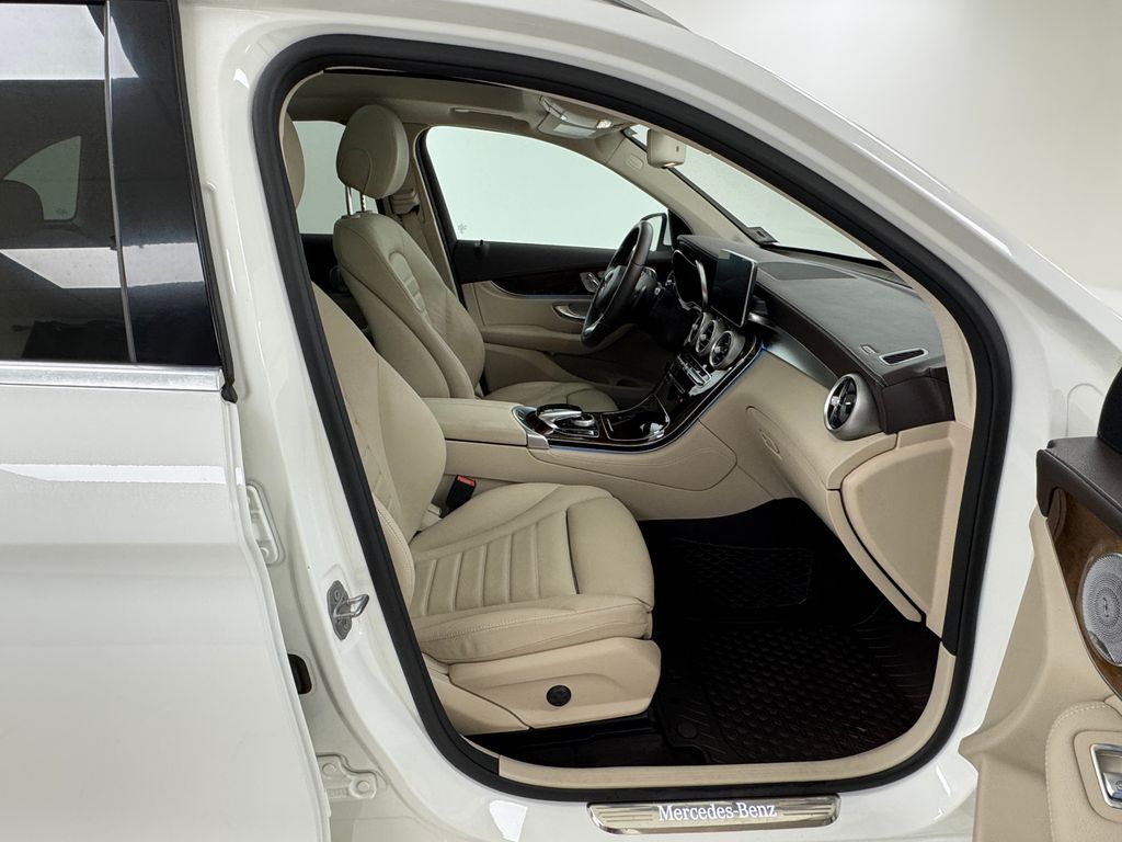 2017 Mercedes Benz GLC 300 4MATIC photo 15