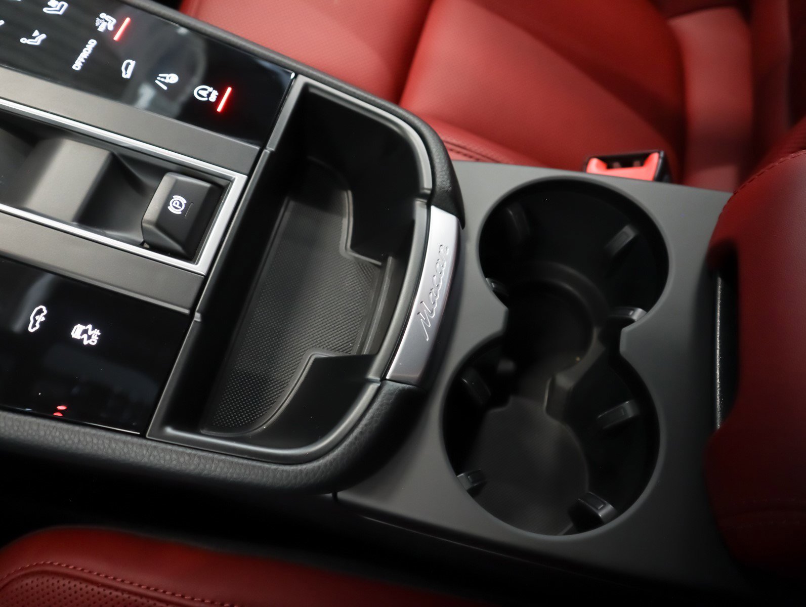 2025 Porsche Macan S photo 18