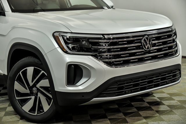 2026 Volkswagen Atlas SEL photo 2