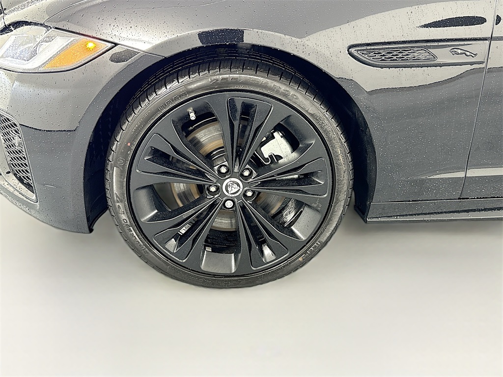 New 2024 Black Jaguar R-Dynamic SE image 34