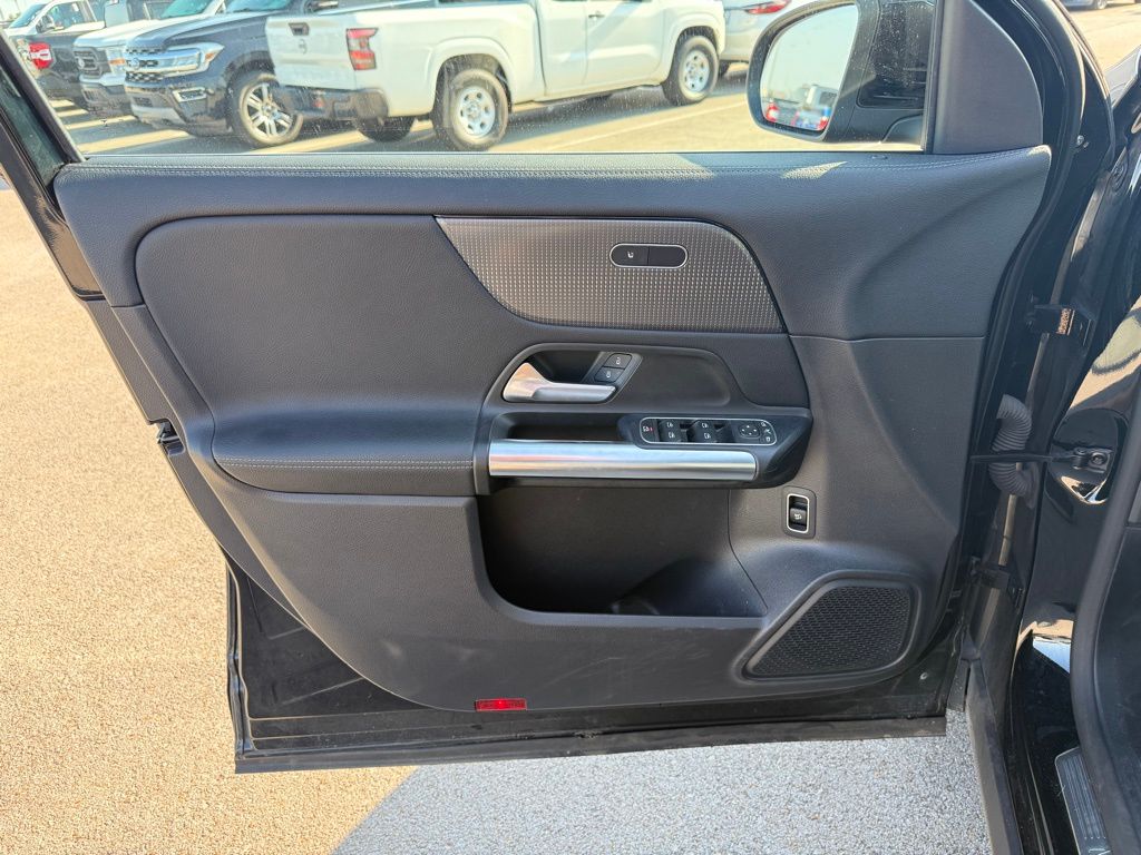 2022 Mercedes Benz GLA 250 4MATIC photo 3