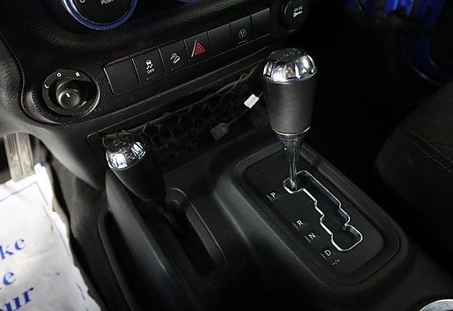 2015 Jeep Wrangler Unlimited Rubicon photo 30