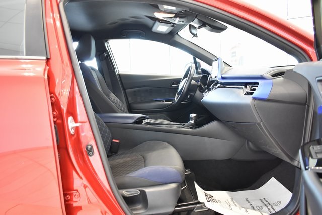 2021 Toyota C-HR XLE photo 12