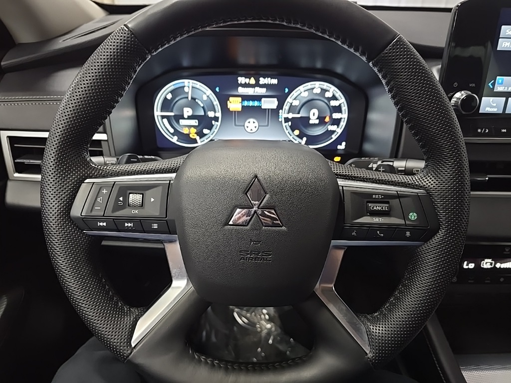 2023 Mitsubishi Outlander PHEV SEL photo 19