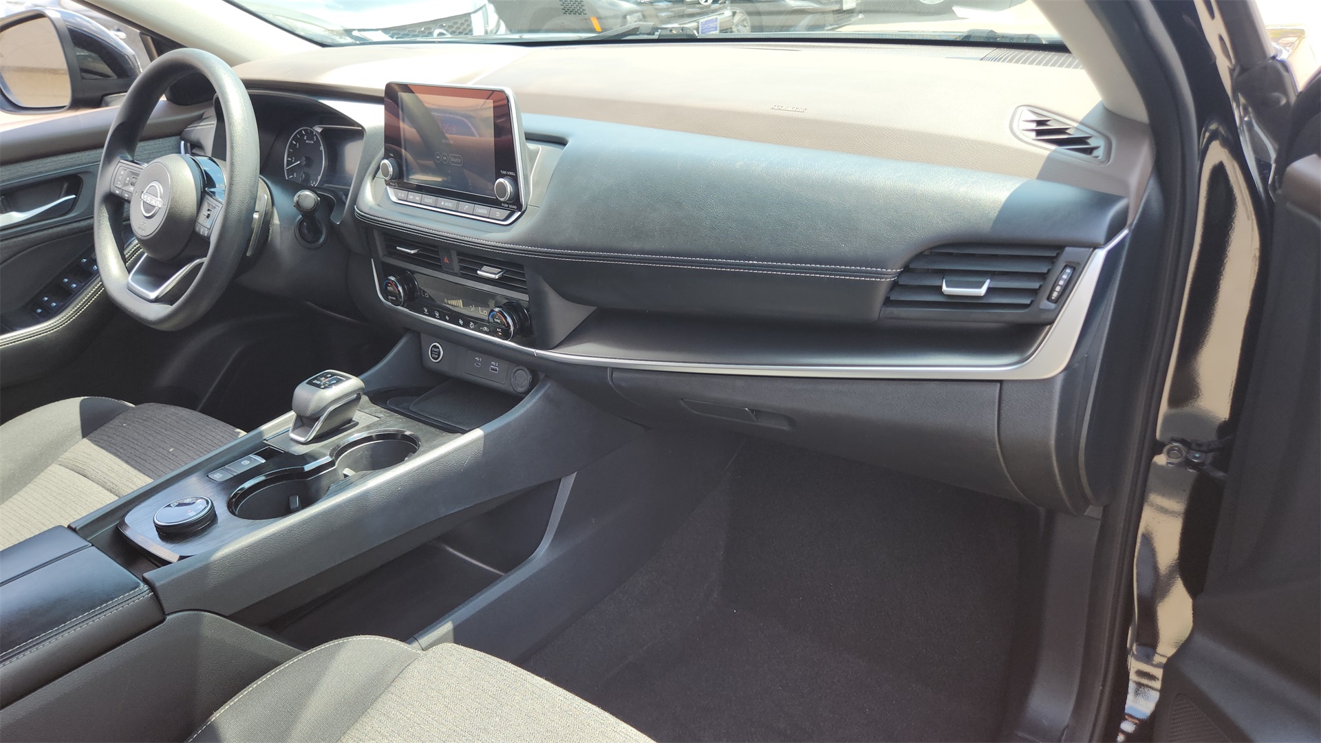 2023 Nissan Rogue SV photo 19