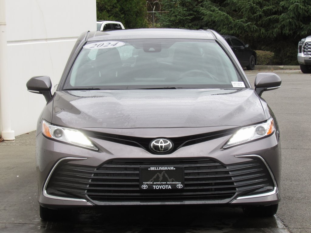 2024 Toyota Camry XLE photo 3