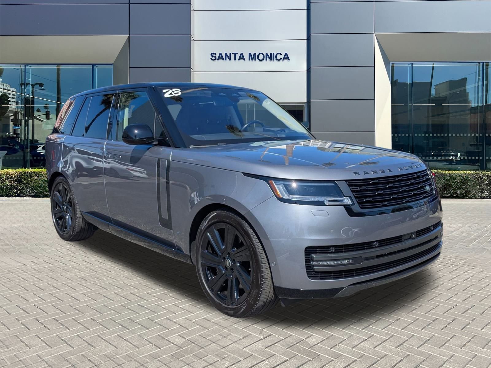 2023 Land Rover Range Rover SE photo 3