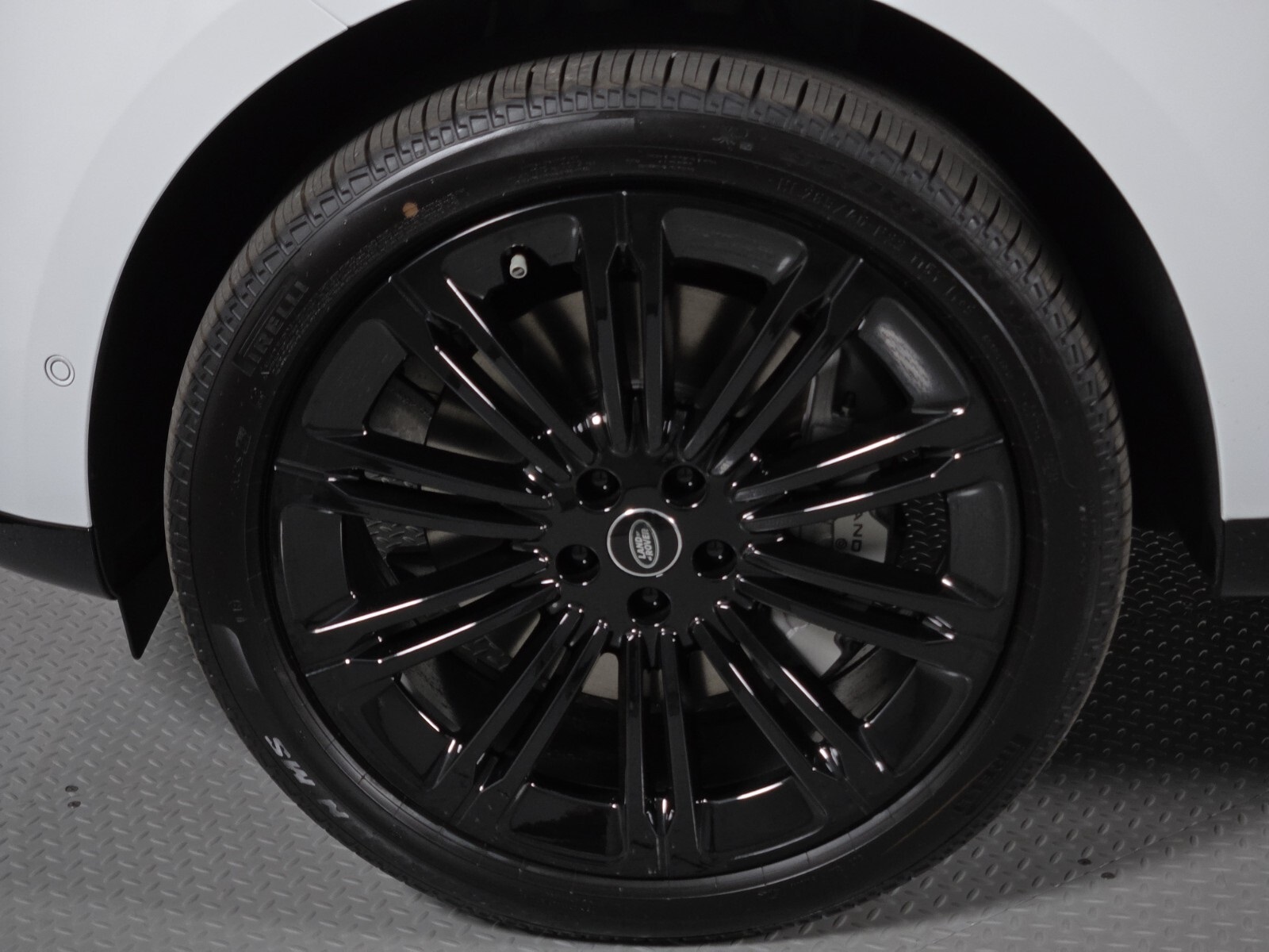 2025 Land Rover Range Rover SE photo 9