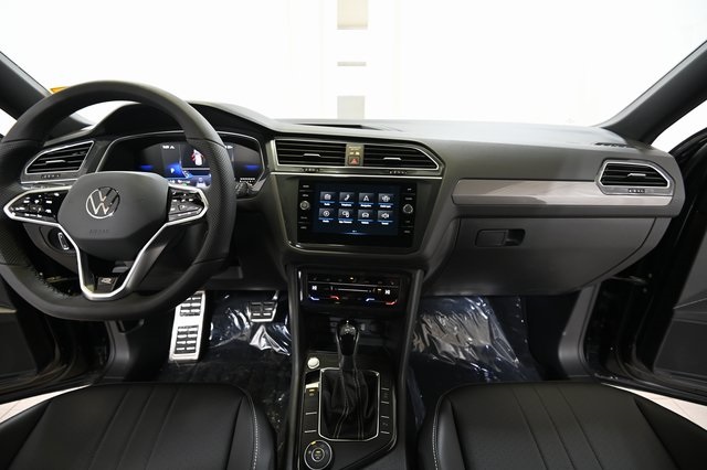 2024 Volkswagen Tiguan SE R-Line Black photo 2