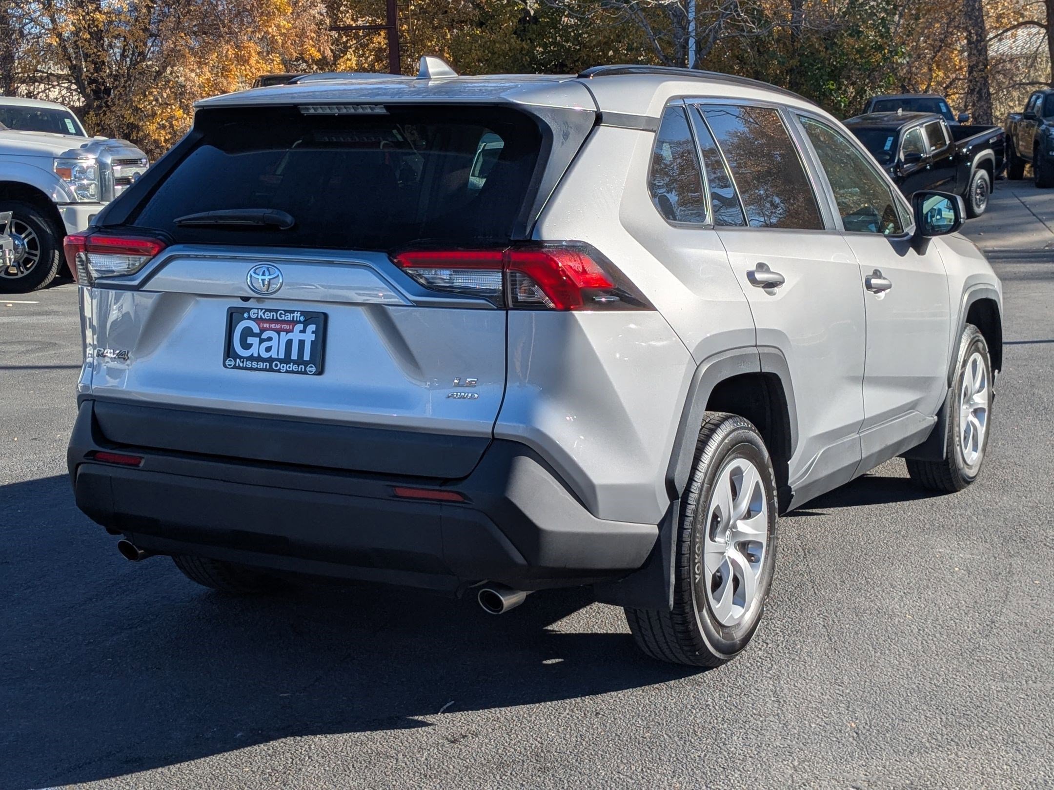 2020 Toyota RAV4 LE photo 3