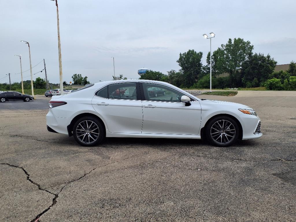 2022 Toyota Camry Hybrid XLE photo 2