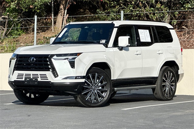 2025 Lexus GX Luxury's photo