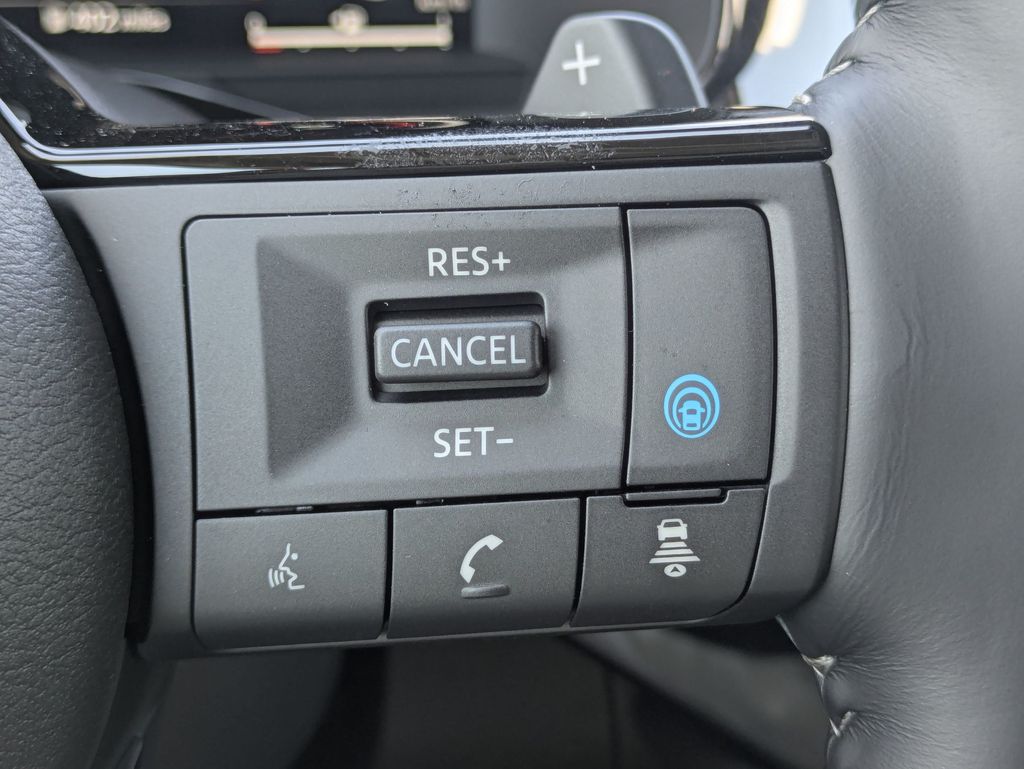 2025 Nissan Pathfinder Platinum photo 17