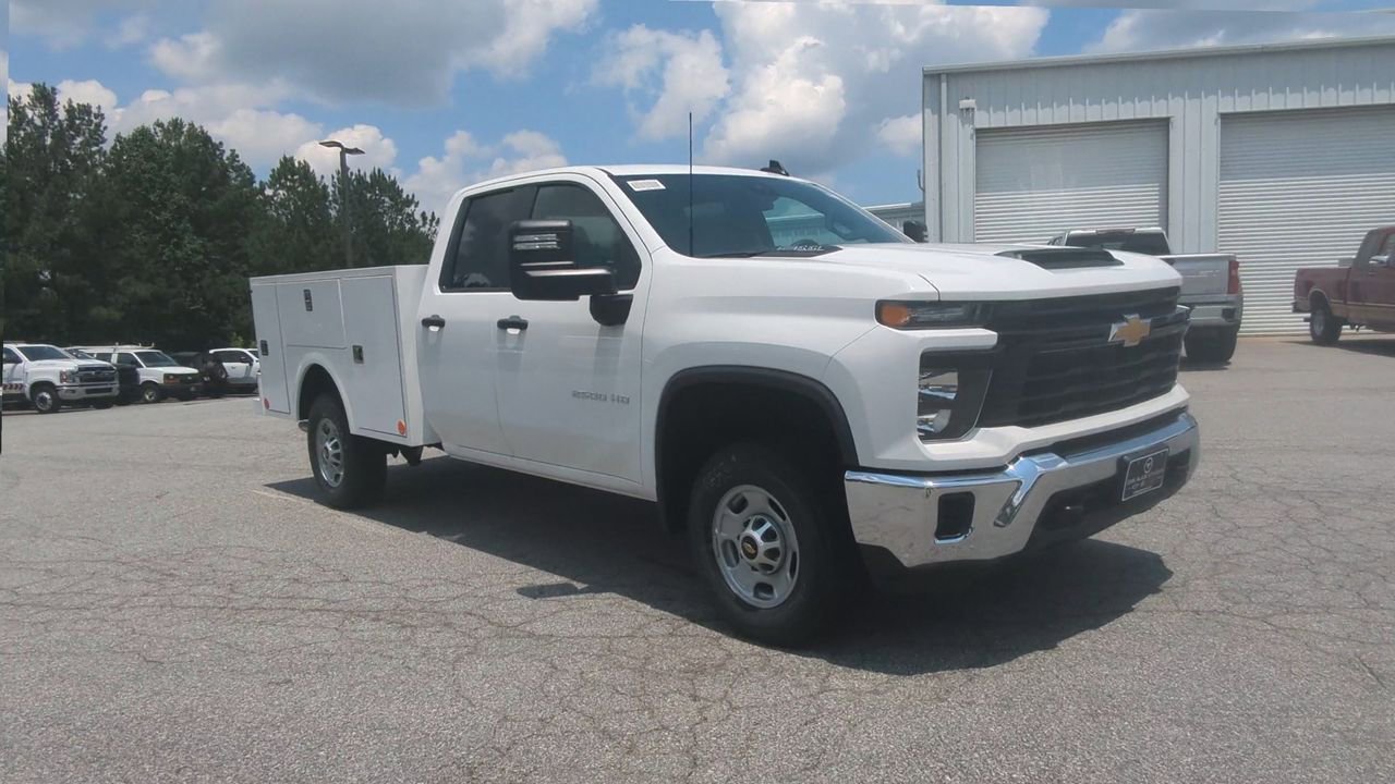 2025 Chevrolet Silverado 2500HD photo 2