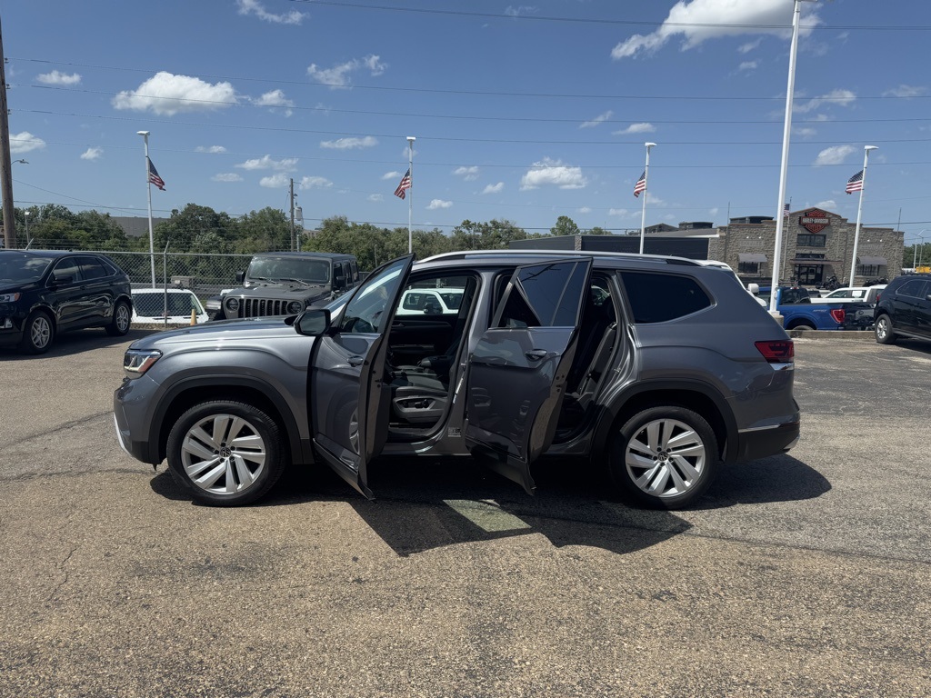 2021 Volkswagen Atlas SEL photo 4