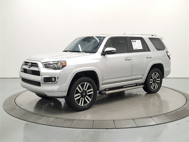 2020 Toyota 4Runner SR5 photo 2
