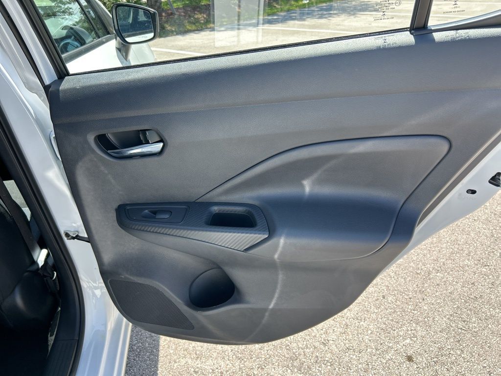 2025 Nissan Versa SV photo 33