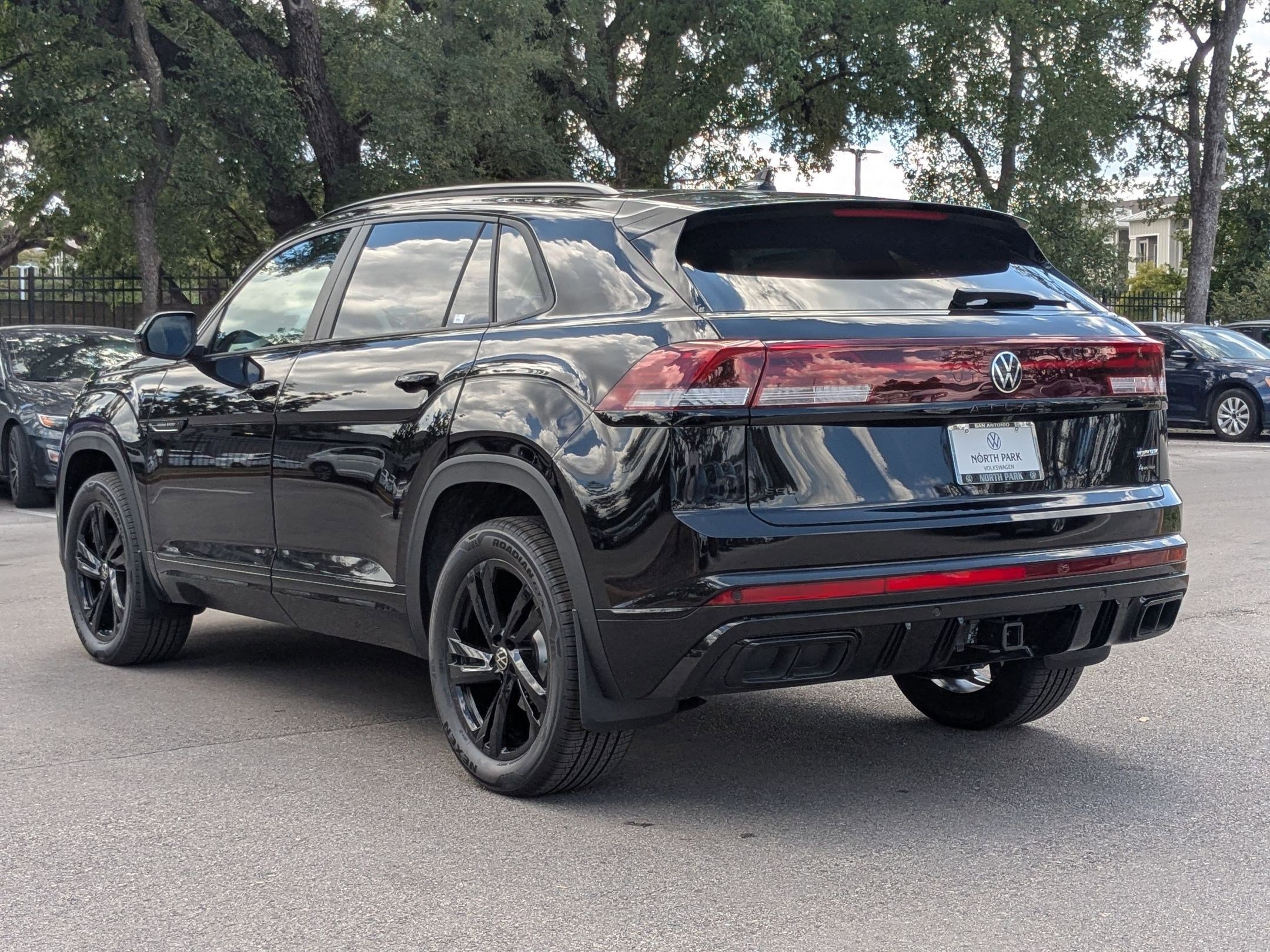 2026 Volkswagen Atlas Cross Sport SEL R-Line photo 2