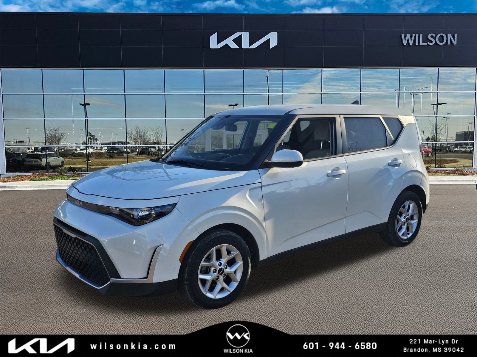 2023 Kia Soul LX's photo