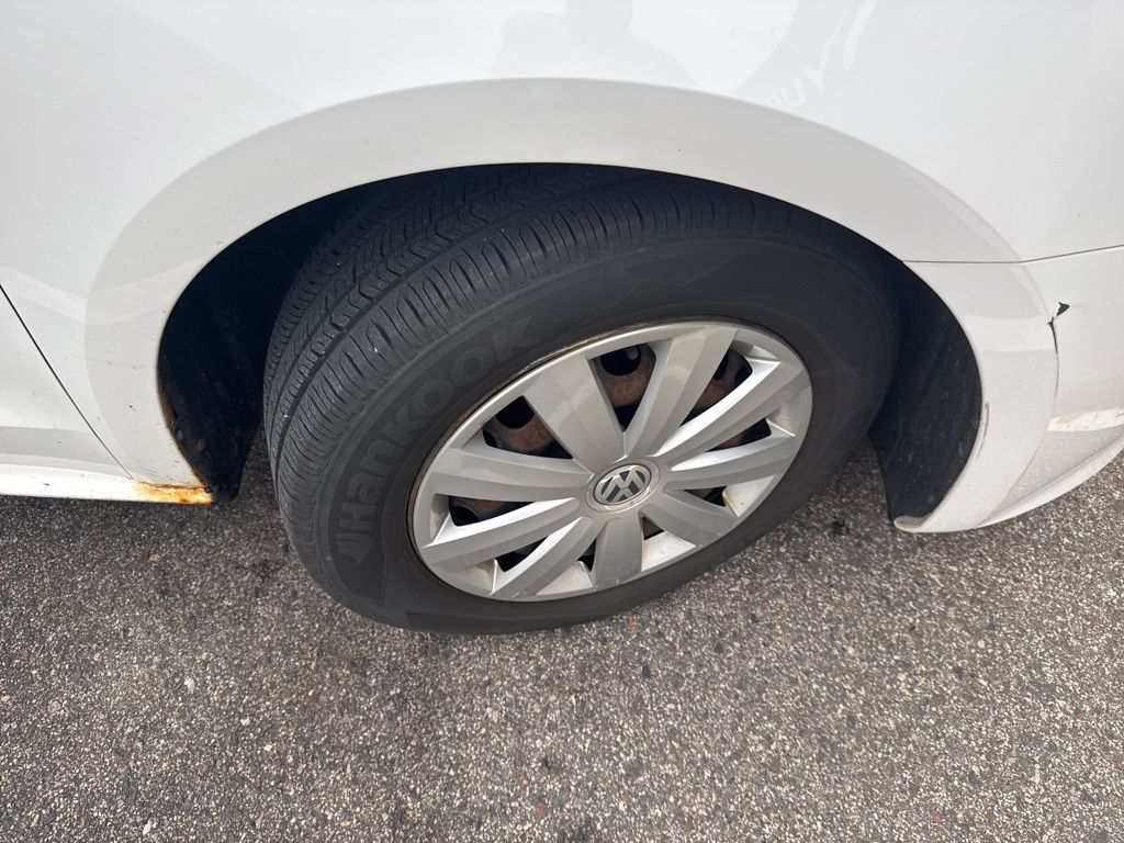 2013 Volkswagen Passat S photo 4