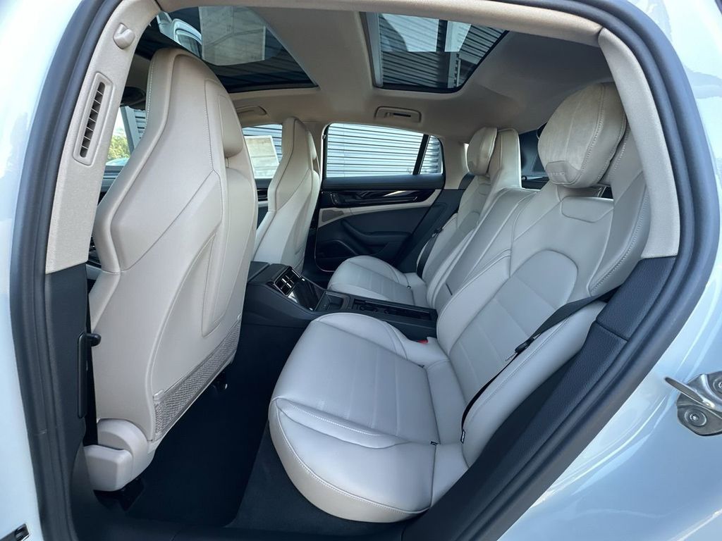 2025 Porsche Panamera Base photo 26
