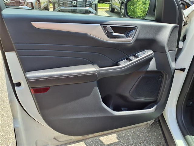 2022 Ford Escape SE Sport photo 4