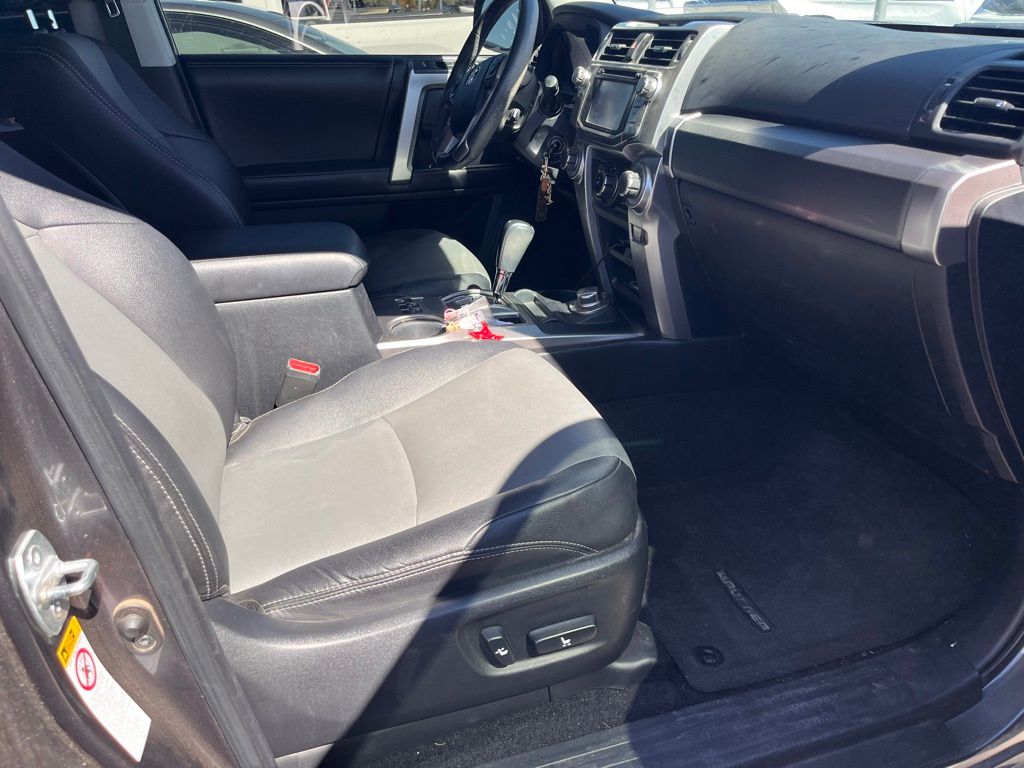 2018 Toyota 4Runner SR5 Premium photo 7