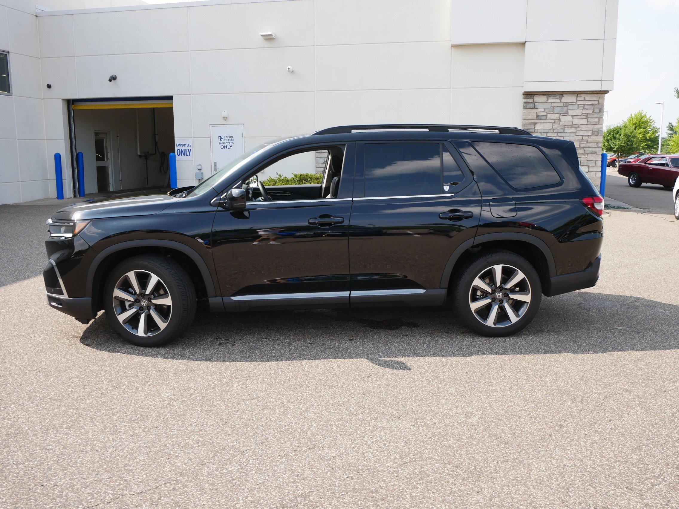 Used 2025 Honda Pilot Touring with VIN 5FNYG1H74SB080865 for sale in Coon Rapids, Minnesota