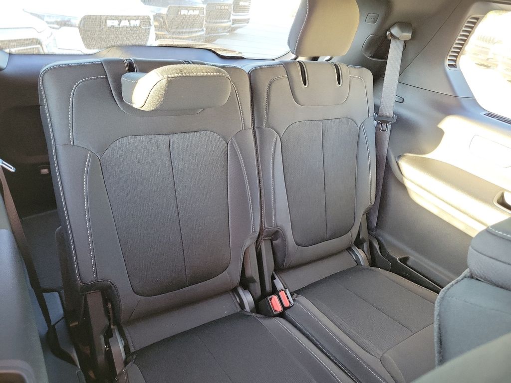 2025 Jeep Grand Cherokee Laredo X photo 9