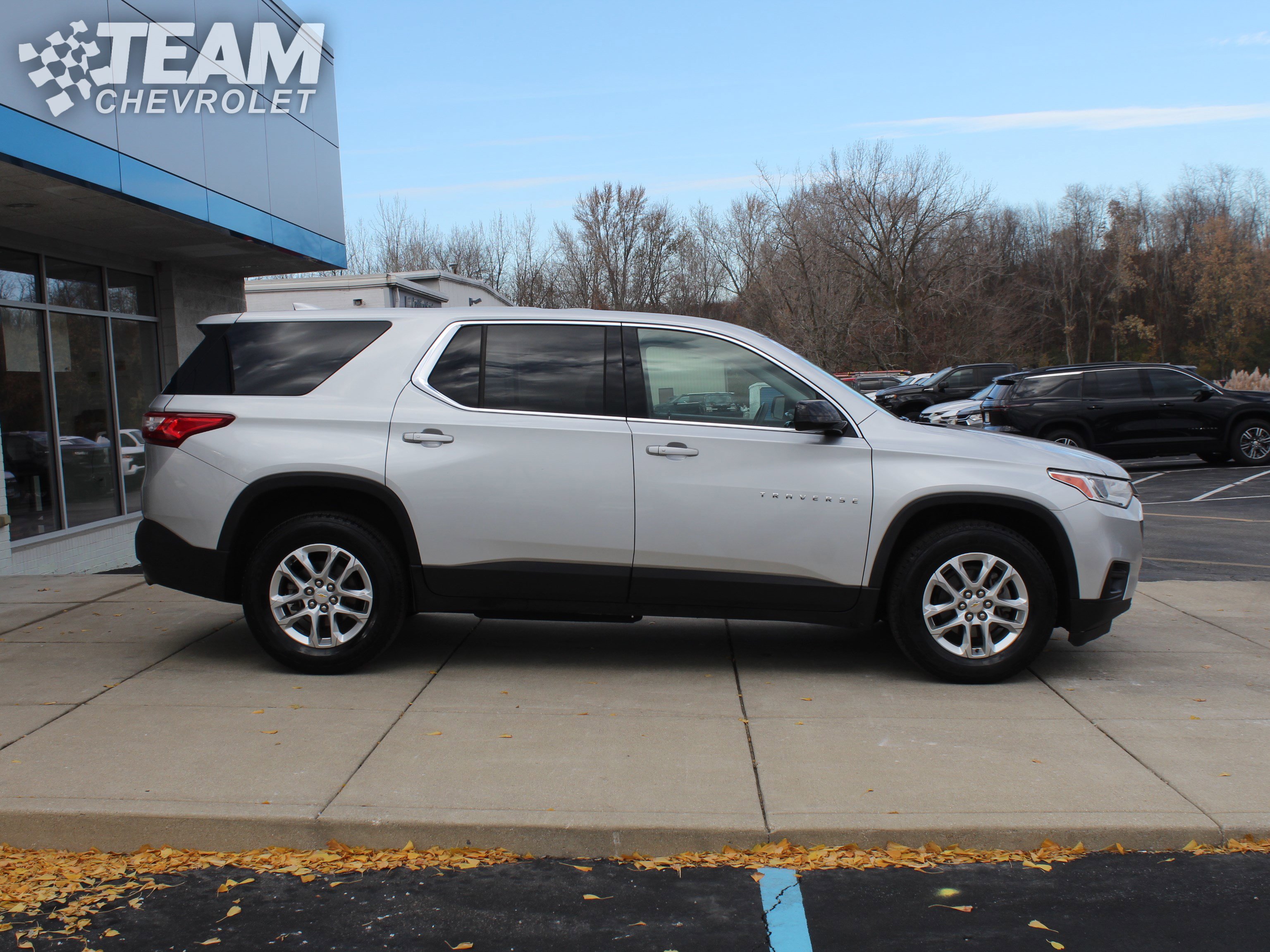 2018 Chevrolet Traverse LS photo 3