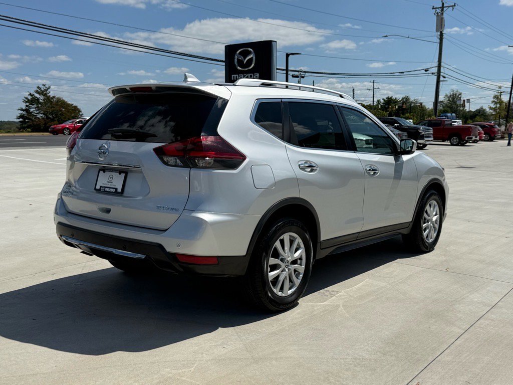 2020 Nissan Rogue SV photo 5