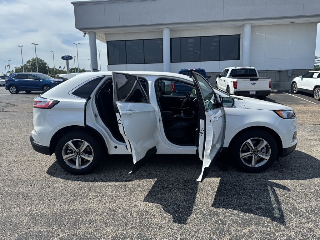 2024 Ford Edge SEL photo 8