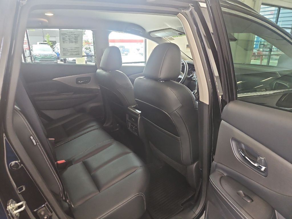 2022 Nissan Murano SV photo 12