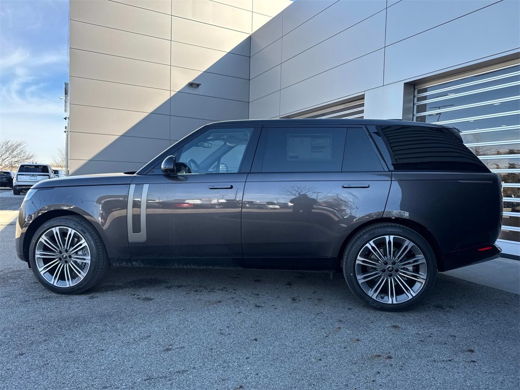 2025 Land Rover Range Rover SE photo 4