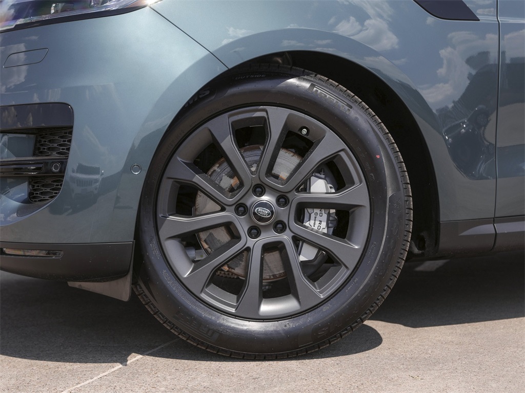 2025 Land Rover Range Rover Sport SE photo 2
